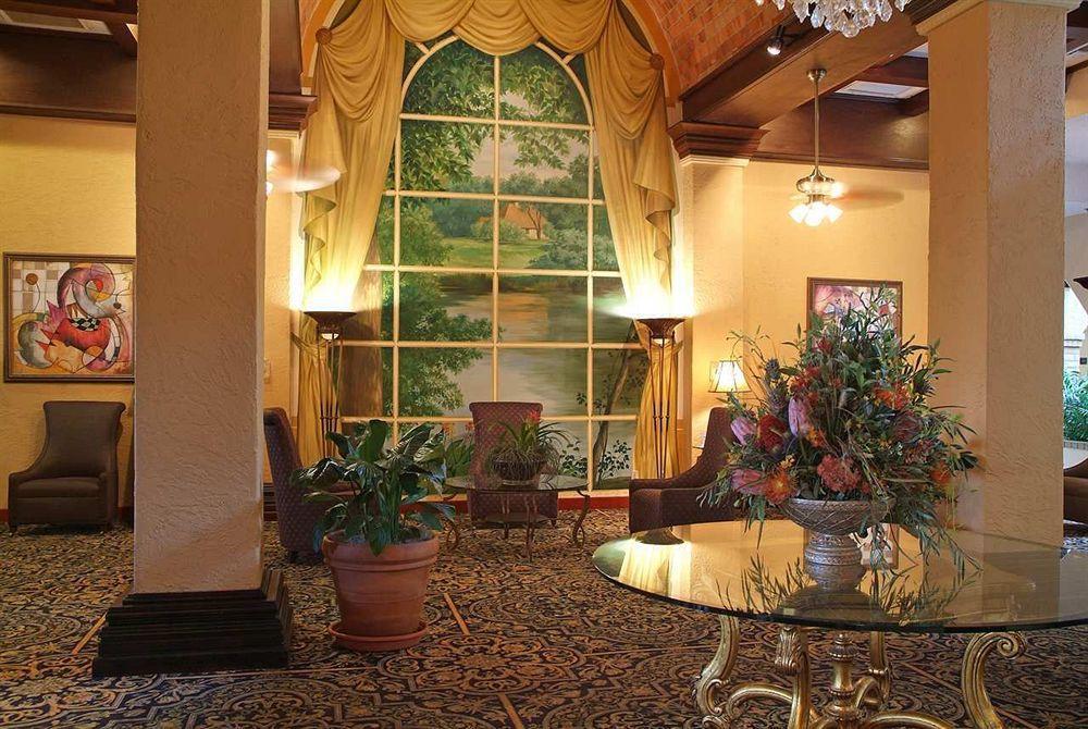 Embassy Suites Батън Руж Интериор снимка