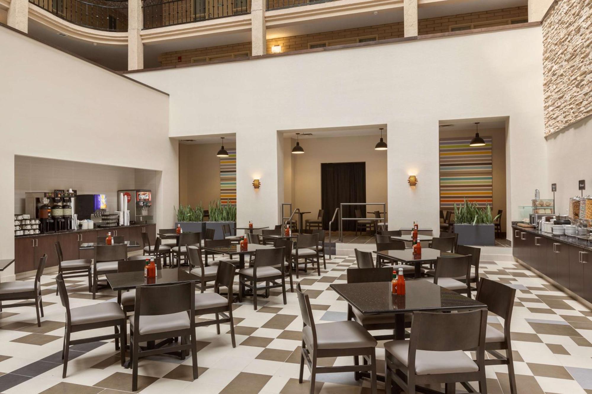 Embassy Suites Батън Руж Екстериор снимка
