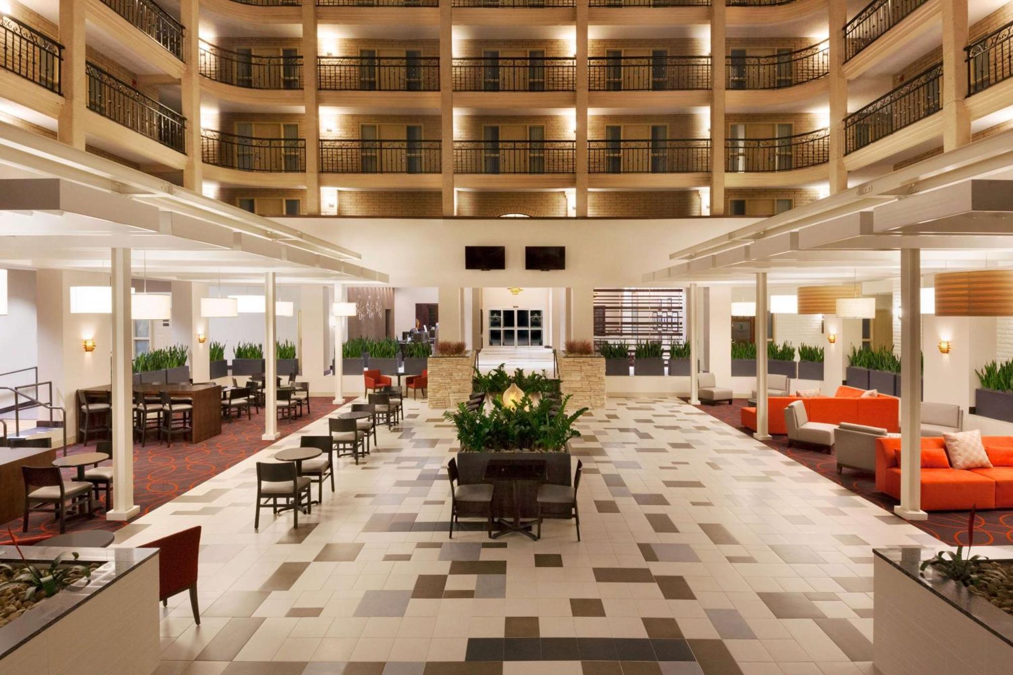 Embassy Suites Батън Руж Екстериор снимка
