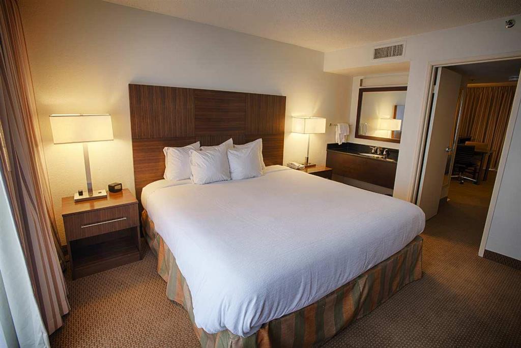 Embassy Suites Батън Руж Стая снимка